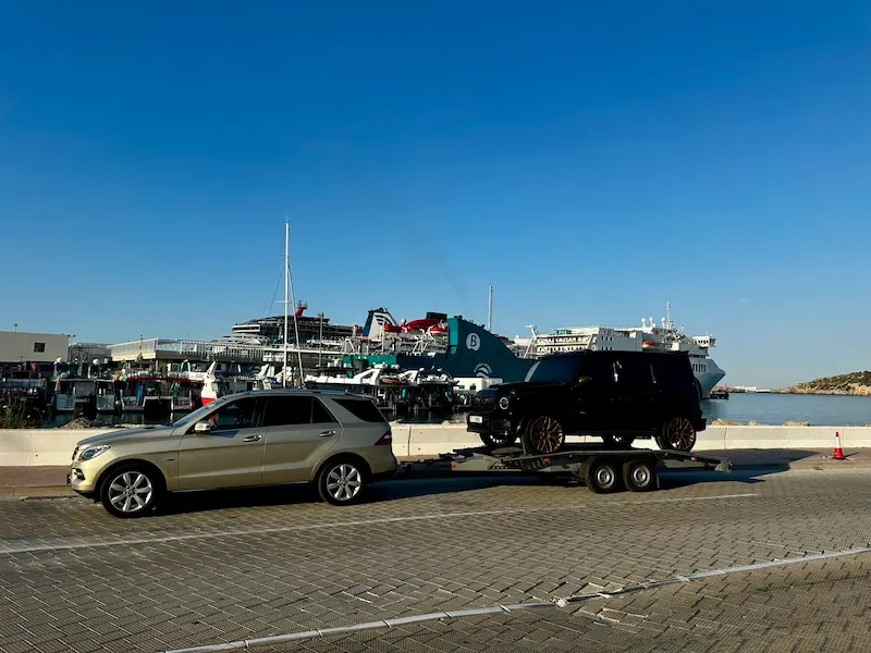 Safe car delivery on a flatbed