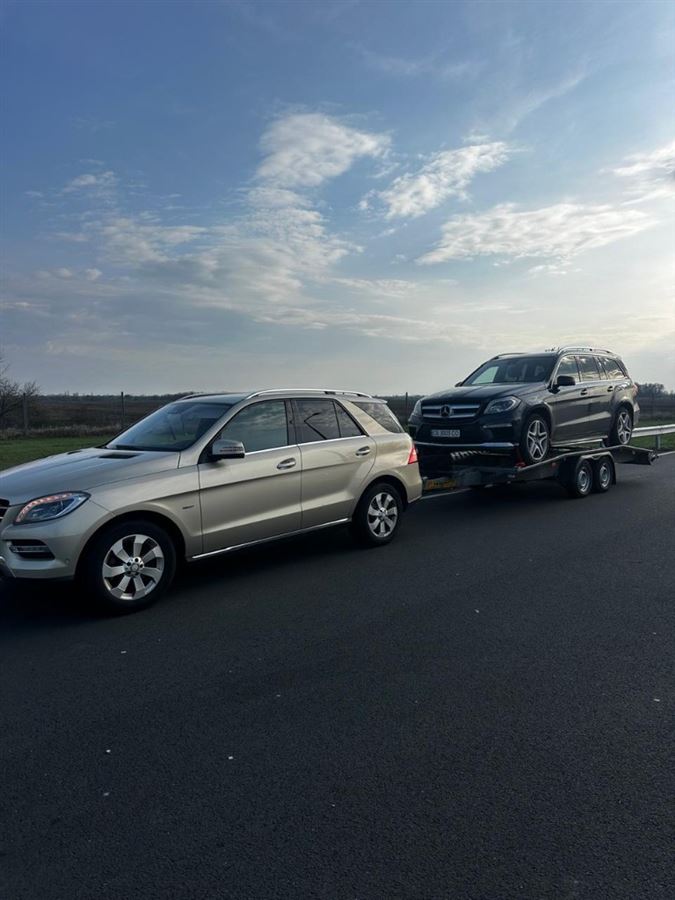 Transporting an SUV on an OMOservice trailer